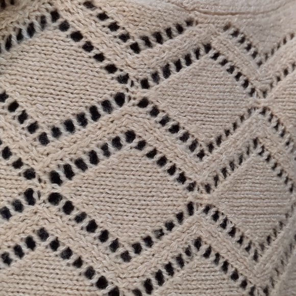 Lily Pulitzer flower knit ruffle sweater. - Picture 9 of 12